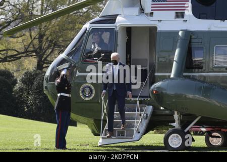 US President Joe Biden arrives to White House from Delaware today on April 11, 2022 at South Lawn/White House in Washington DC, USA. (Photo by Lenin Nolly/Nur Photo) (Photo by Lenin Nolly/NurPhoto) Stock Photo