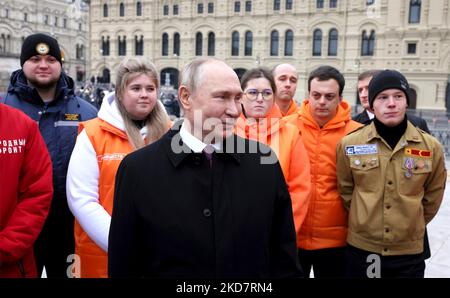 Moscow, Russia. 04th Nov, 2022. Russian President Vladimir Putin meets with youth leaders after a ceremony at the monument to Kuzma Minin and Dmitry Pozharsky to mark National Unity Day on Red Square, November 4, 2022 in Moscow, Russia. Credit: Mikhail Metzel/Kremlin Pool/Alamy Live News Stock Photo