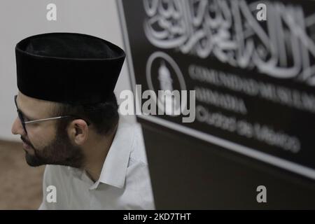 On the left, Noman Rana, Imam and mosque leader in Mexico City, in front of a group of members of the Muslim community during the reading of the Qur'an prior to breaking the fast as part of Ramadan in order to grow spiritually and establish stronger relationships with Allah. (Photo by Gerardo Vieyra/NurPhoto) Stock Photo