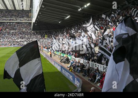 Newcastle United's fans wave flags provided by supporters group 'Wor Flags' before the kick off the Premier League match between Newcastle United and Leicester City at St. James's Park, Newcastle on Sunday 17th April 2022. (Photo by Mark Fletcher/MI News/NurPhoto) Stock Photo