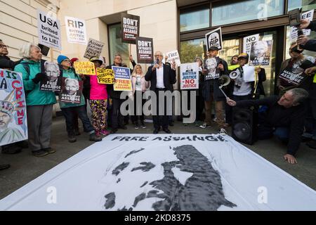 LONDON, UNITED KINGDOM - APRIL 20, 2022: Former Labour Party Leader Jeremy Corbyn MP (C) addresses supporters of Julian Assange outside Westminster Magistrates Court where a district judge will issue Julian Asange's US extradition order and send it for approval to Home Secretary Priti Patel on April 20, 2022 in London, England. Julian Assange, the founder of WikiLeaks, was indicted on 17 charges under the US Espionage Act of 1917 for soliciting, gathering and publishing secret US military documents, and faces a sentence of 175 years in prison if extradited and found guilty. (Photo by WIktor Sz Stock Photo