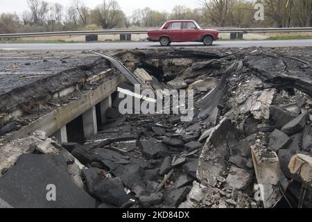 A view of a shell crater on a damaged bridge, destroyed during russian military invasion to Ukraine on the road between Kyiv and Chernihiv, Chernihiv area, Ukraine, April 20, 2022 (Photo by Maxym Marusenko/NurPhoto) Stock Photo