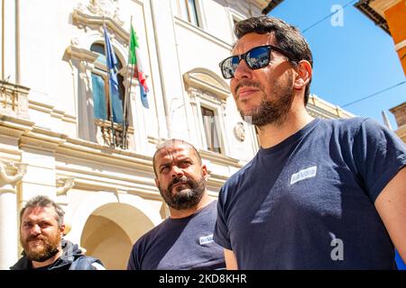 Mvm workers, hired to install fibre optics and upgrade electricity and telephone cables, in a state of agitation over unpaid wages. Strikes also in Rome and Sardinia for wages not paid for over two months. In Rieti, Italy, on 28 April 2022. (Photo by Riccardo Fabi/NurPhoto) Stock Photo