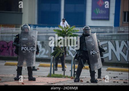 Colombia's riot police clash with demonstrators during the 28 of April commemorative demonstrations against the government of president Ivan Duque and violence at Universidad Nacional de Colombia, demonstrators took the closed campus of the University to clash. On April 28, 2022, in Bogota, Colombia (Photo by Sebastian Barros/NurPhoto)