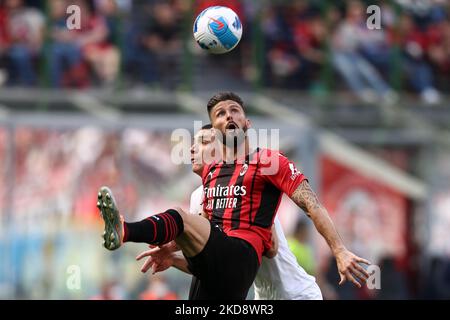 Olivier Giroud (AC Milan) in action during the italian soccer Serie A match AC Milan vs ACF Fiorentina on May 01, 2022 at the San Siro stadium in Milan, Italy (Photo by Francesco Scaccianoce/LiveMedia/NurPhoto) Stock Photo