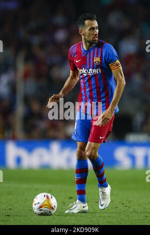 05 Sergio Busquets of FC Barcelona controls the ball during the La Liga match between FC Barcelona and RD Mallorca at Camp Nou Stadium on May 1, 2022 in Barcelona, Spain. (Photo by Xavier Bonilla/NurPhoto) Stock Photo
