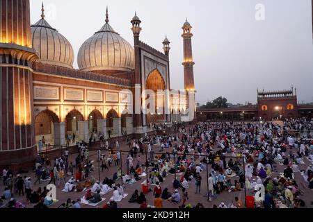 Muslims eat their iftar (breaking fast) meals on the last day of the holy fasting month of Ramadan, ahead of celebrating Eid-al-Fitr festival, at the Jama Masjid (Grand Mosque) in the old quarters of Delhi, India on May 2, 2022. (Photo by Mayank Makhija/NurPhoto) Stock Photo