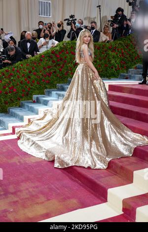 NEW YORK, NEW YORK - MAY 02: Sabrina Carpenter attend The 2022 Met Gala Celebrating "In America: NEW YORK, NEW YORK - MAY 02: Sabrina Carpenter attend The 2022 Met Gala Celebrating "In America: