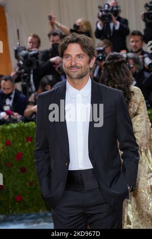 NEW YORK, NEW YORK - MAY 02: Bradley Cooper attend The 2022 Met Gala Celebrating 'In America: An Anthology of Fashion' at The Metropolitan Museum of Art on May 02, 2022 in New York City. (Photo by John Nacion/NurPhoto) Stock Photo