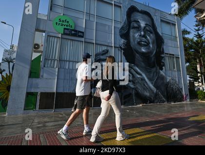 A couple walks past a mural in Barranco district of Lima. On Saturday, 23 April, 2022, in Lima, Peru. (Photo by Artur Widak/NurPhoto) Stock Photo