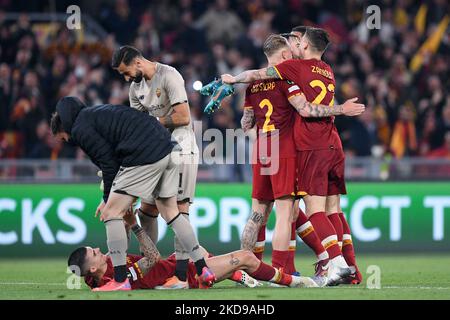 Players of AS Roma celebrate the victory during the UEFA Conference League semi-final leg two match between AS Roma v Leicester City FC on May 5, 2022 in Rome, Italy. (Photo by Giuseppe Maffia/NurPhoto) Stock Photo