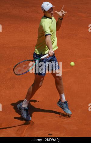 Hubert Hurkacz of Poland plays a in their quarter-final match against Novak Djokovic of Serbia during day nine of Mutua Madrid Open at La Caja Magica on May 06, 2022 in Madrid, Spain (Photo by Oscar Gonzalez/NurPhoto) Stock Photo