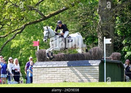 Richard Jones riding Alfies Clover during the Cross Country Event at Badminton Horse Trials, Badminton House, Badminton on Saturday 7th May 2022. (Photo by Jon Bromley/MI News/NurPhoto) Stock Photo