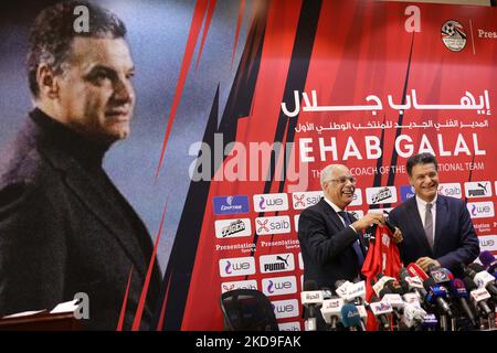 Gamal Allam, President of the Football Association, give Ehab Galal, coach of the Egyptian national team his T.Shirt during A press conference for the Egyptian Football Association to present the new coach of the Egyptian national team, 'Ehab Galal' and the new technical staff, at the headquarters of the Football Association on Sunday, May 8, 2022 (Photo by Ayman Aref/NurPhoto) Stock Photo