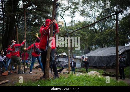 Members of Bogota's social office dismantle a shed as Embera indigenous communities start leaving the makeshift camp mounted 8 months ago where more than 1000 indigenous people displaced by conflict lived and reached agreements with the government to be transferred to a nearby location before returning to their territories, in Bogota, Colombia May 9, 2022. (Photo by Sebastian Barros/NurPhoto) Stock Photo