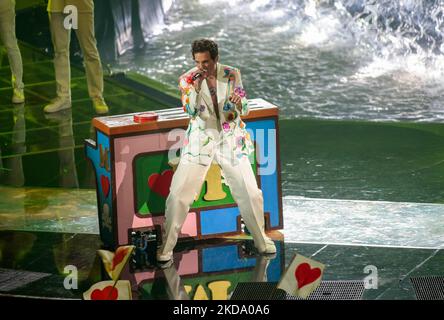 Mika performing during the Eurovision Song Contest Grand Final on 14 May 2022 at Pala Olimpico, Turin, Italy. Photo Nderim Kaceli (Photo by Nderim Kaceli/LiveMedia/NurPhoto) Stock Photo