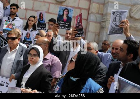 Palestinians take part in a demonstration following the death of veteran Al-Jazeera journalist Shireen Abu Akleh in Gaza City on May 15, 2022. - Abu Akleh, who was shot dead on May 11, 2022 while covering a raid in the Israeli-occupied West Bank, was among Arab media's most prominent figures and widely hailed for her bravery and professionalism. (Photo by Majdi Fathi/NurPhoto) Stock Photo