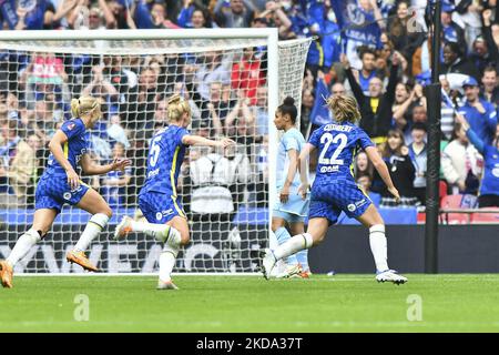 Erin Cuthbert of Chelsea shoots at goal and scores her team's second goal during the Women's FA Cup Final between Chelsea and Manchester City at Wembley Stadium, London on Sunday 15th May 2022. (Photo by Ivan Yordanov/MI News/NurPhoto) Stock Photo