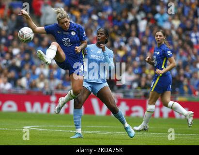 LONDON, ENGLAND - MAY 15:L-R Chelsea Women Millie Bright and Khadija Shaw of Manchester City WFC during Women's FA Cup Final between Chelsea Women and Manchester City Women at Wembley Stadium , London, UK 15th May , 2022 (Photo by Action Foto Sport/NurPhoto) Stock Photo