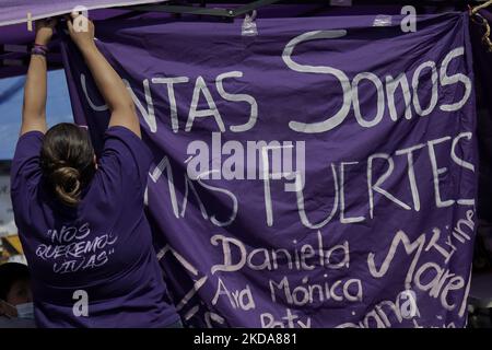 A group of protesters outside the Reclusorio Oriente in Iztapalapa, Mexico City, demand justice for the femicide of Jacqueline Pérez Herrera, an event that occurred on July 19, 2021 in San Antonio Tecomitl, Milpa Alta mayor's office. (Photo by Gerardo Vieyra/NurPhoto) Stock Photo