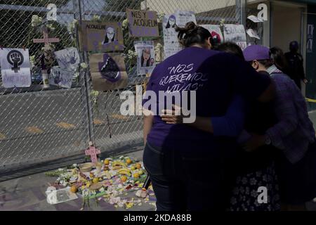 A group of protesters embrace outside the Oriente Reclusorio in Iztapalapa, Mexico City, who demanded justice for the femicide of Jacqueline Pérez Herrera, an event that occurred on July 19, 2021 in San Antonio Tecomitl, Milpa Alta mayor's office. (Photo by Gerardo Vieyra/NurPhoto) Stock Photo