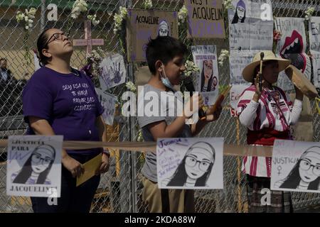 A group of protesters outside the Reclusorio Oriente in Iztapalapa, Mexico City, demand justice for the femicide of Jacqueline Pérez Herrera, an event that occurred on July 19, 2021 in San Antonio Tecomitl, Milpa Alta mayor's office. (Photo by Gerardo Vieyra/NurPhoto) Stock Photo