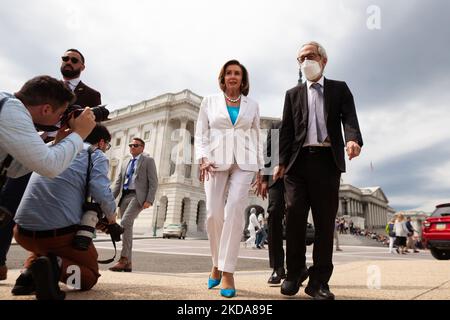 Speaker of the House Nancy Pelosi en route to a press conference marking the 25th anniversary of the New Democrat Coalition. The 98 members of the New Democrats are centrists and pro-business. (Photo by Allison Bailey/NurPhoto) Stock Photo