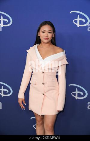 NEW YORK, NEW YORK - MAY 17: Suni Lee attends the 2022 ABC Disney Upfront at Basketball City - Pier 36 - South Street on May 17, 2022 in New York City. (Photo by John Nacion/NurPhoto) Stock Photo