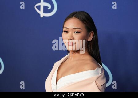 NEW YORK, NEW YORK - MAY 17: Suni Lee attends the 2022 ABC Disney Upfront at Basketball City - Pier 36 - South Street on May 17, 2022 in New York City. (Photo by John Nacion/NurPhoto) Stock Photo