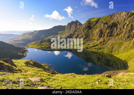 Llyn Glaslyn, Blue Lake under Snowdon summit on lovely summer morning. Stock Photo