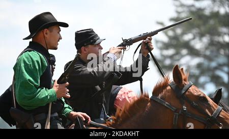 The annual Battle of Resaca Civil War Reenactment in Reseca, Georgia opened with hundreds of participants playing Union and Confederate soldiers in front of a large audience, on May 21, 2022 (Photo by Zach D Roberts/NurPhoto) Stock Photo