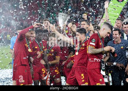 Players of AS Roma celebrate the victory during the UEFA Conference League Final match between AS Roma and Feyenoord at Arena Kombetare, Tirana, Albania on 25 May 2022. (Photo by Giuseppe Maffia/NurPhoto) Stock Photo