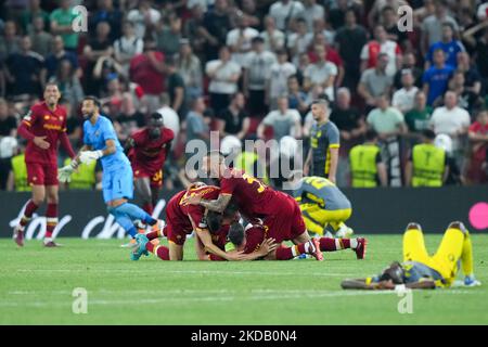 Players of Roma celebrate the victory during the UEFA Conference League Final match between AS Roma and Feyenoord at Arena Kombetare, Tirana, Albania on 25 May 2022. (Photo by Giuseppe Maffia/NurPhoto) Stock Photo