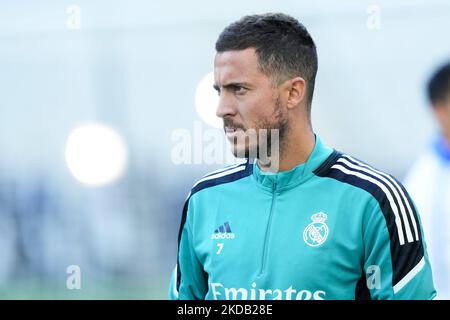 Eden Hazard of Real Madrid CF looks on during Real Madrid training before The UEFA Champions League Final on 27 May, 2022 in Paris, France. (Photo by Giuseppe Maffia/NurPhoto) Stock Photo