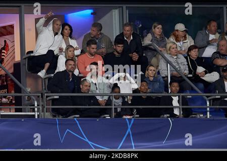 Zinedine Zidane looks during the UEFA Champions League final match between Liverpool FC and Real Madrid at Stade de France on May 28, 2022 in Paris, France. (Photo by Jose Breton/Pics Action/NurPhoto) Stock Photo