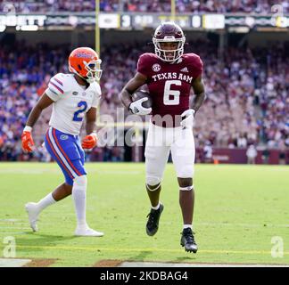 College Station, Texas, Texas, USA. 5th Nov, 2022. November 5, 2022- College Station, Texas, U.S.A- Texas A&M DEVON ACHANE (6) scores a touchdown in the first half during the game between the Florida Gators and the Texas A&M Aggies in College Station, Texas at Kyle Field. (Credit Image: © Jerome Hicks/ZUMA Press Wire) Stock Photo