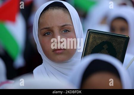 Palestinian girls wave national flags and the Holy Quran during a march to start a summer camp organized by the Hamas movement, in Gaza City, on June 04, 2022. (Photo by Majdi Fathi/NurPhoto) Stock Photo