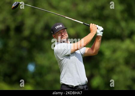 Ryan Moore of Las Vegas, Nevada, USA hits from the 17th tee during the final round of The Memorial Tournament presented by Workday at Muirfield Village Golf Club in Dublin, Ohio, USA, on Sunday, June 5, 2022. (Photo by Amy Lemus/NurPhoto) Stock Photo