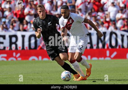 Alexander Callens and Chris Wood during the friendly match between Peru and New Zeland, played at the RCDE Stadium, in Barcelona, on 05th June 2022. (Photo by Joan Valls/Urbanandsport /NurPhoto) Stock Photo