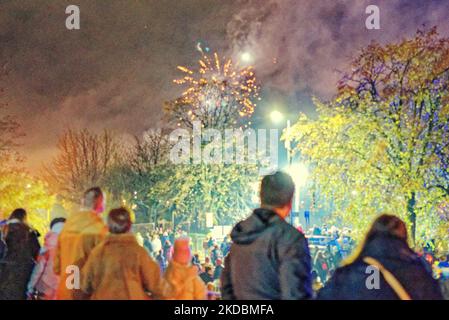 Glasgow, Scotland, UK 5th November, 2022.  Drumchapel Winterfest fireworks was packed and many families were refused entrance by police  due to overcrowding. Credit Gerard Ferry/Alamy Live News Stock Photo