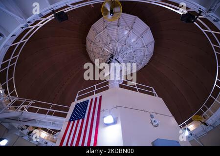 KAENA POINT SPACE FORCE STATION, HI. – A radome receives data from satellites at Kaena Point Space Force Station, Hawaii, Sept. 14, 2022. Kaena Point SFS is a dual-sided station comprised of a 46-foot diameter (A-side) antenna and a 60-foot (B-side) antenna. In 1990, the B-side antenna was modified to become the first Automated Remote Tracking Station-II operation in the Satellite Control Network. (U.S. Space Force photo by Senior Airman Brooke Wise) Stock Photo