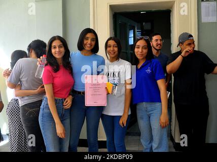 Candidates who return to the sadykia high school at the Kasbah in Tunis to pass their exams. “One hundred and thirty four thousand, nine hundred and fifty (134,950) candidates are preparing to take the exams for the main session of the 2022 baccalaureate, which starts on June 8, 2022,” the director general of examinations told the Ministry of Education on Wednesday. recalling the efforts made by the Ministry of Education to successfully organize the 2022 Bac . (Photo by Yassine Mahjoub/NurPhoto) Stock Photo