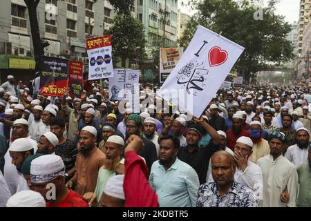 Bangladeshi Muslim Devotee Demonstration Against Insulting Prophet ...