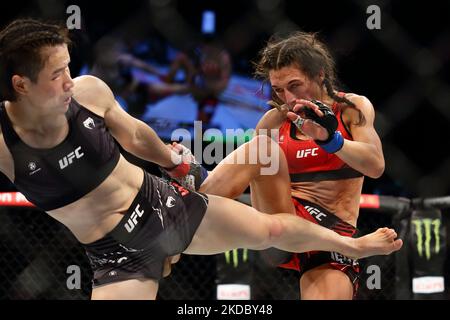 Zhang Weili of China (L) battles Joanna Jedrzejczyk of Poland in the women’s strawweight bout during the UFC 275 event at Singapore Indoor Stadium on June 12, 2022 in Singapore. (Photo by Suhaimi Abdullah/NurPhoto) Stock Photo