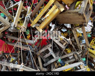 Small wooden cradles placed by Hindu families praying to have children hanging on the branches of a tree at the Pazhanchira Devi Temple in Thiruvananthapuram (Trivandrum), Kerala, India on May 26, 2022. Sree Pazhanchira Devi Temple is one of the most ancient temples. The temple is almost 700 years old and is an excellent example of Kerala Vasthu Vidya and temple architecture. This heritage structure is placed under the list of monuments of national importance. (Photo by Creative Touch Imaging Ltd./NurPhoto) Stock Photo