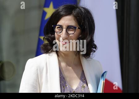 FRANCE - PARIS – GOVERNMENT – POLITICS - French Culture Minister Rima Abdul-Malak leaves after a weekly cabinet meeting at the Elysee Palace - June 14, 2022, Paris (Photo by Daniel Pier/NurPhoto) Stock Photo