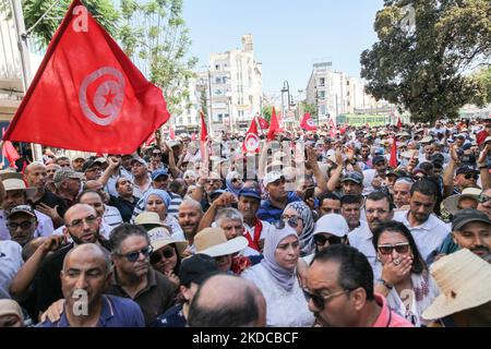 Demonstrators wave flags of Tunisia during a protest march held by the National Salvation Front in Tunis, Tunisia, on June 19, 2022 to call for the boycott of the referendum on a new constitution announced by Tunisian president Kais Saied and that it will be held on July 25. Demonstrators also protested against Kais Saied and the exceptional measures he took since July 2021, and called for the fall of what they call dictatorship. (Photo by Chedly Ben Ibrahim/NurPhoto) Stock Photo