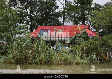 People try to survive as monsoon rains swamped huge areas of the country, leaving millions of homes underwater in Companiganj area in Sylhet, Bangladesh on June 20, 2022. At least 26 more people have died in monsoon flooding and lightning strikes in India, as millions remained marooned in the country and neighbouring Bangladesh, authorities said on June 20. (Photo by Syed Mahamudur Rahman/NurPhoto) Stock Photo