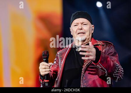 The singer Vasco Rossi sings during the concert in Bari at the San Nicola stadium on June 22, 2022. Italian singer Vasco Rossi performs during the new tour at the S.Nicola stadium in Bari, Italy on June 23, 2022. For the first time after the reopening after the health emergency, 50,000 have filled the San Nicola stadium. Not only because four years have passed since Vasco Rossi's last concert in Bari, also because of the pandemic (Photo by Davide Pischettola/NurPhoto) Stock Photo