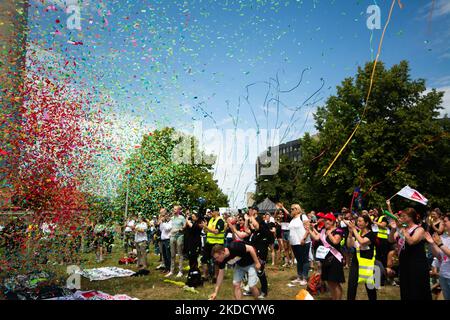 Hundreds of nursing staffs from six univeristy hospitals from North Rhine Westphalia continue their ninth week of the strike in front of State parlament in Duesseldorf, Germany on June 29, 2022 to demand a collective agreement from a new formed state government. (Photo by Ying Tang/NurPhoto) Stock Photo